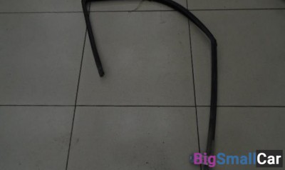 Уплотнитель стекла двери передней левой от Ford Explorer U2 1995-2001