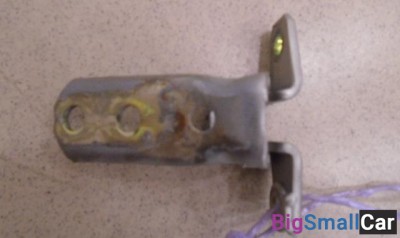 Петля двери передней левой верхняя от Mitsubishi Pajero, Montero 3 1999-2006