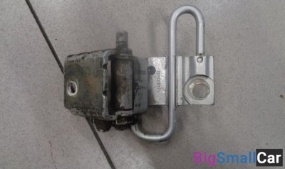 Петля двери задней правой нижняя от Volkswagen Golf 4 1997-2006