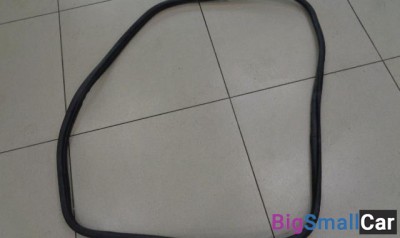 Уплотнитель проема двери задний правый от Peugeot 307  2001-2008