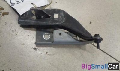 Петля капота левая от Cadillac STS 2005-2011