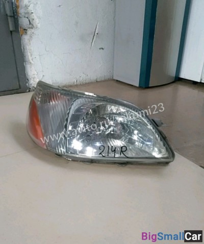 Фара правая Toyota Platz - купить Уфе